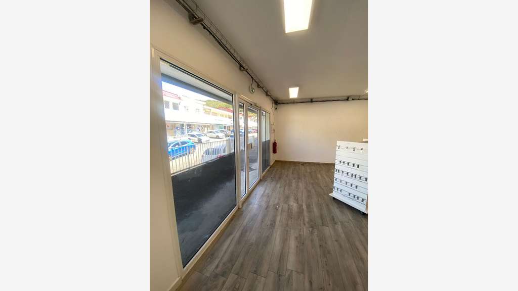 Local commercial 85 m2, Le Marin, en état .