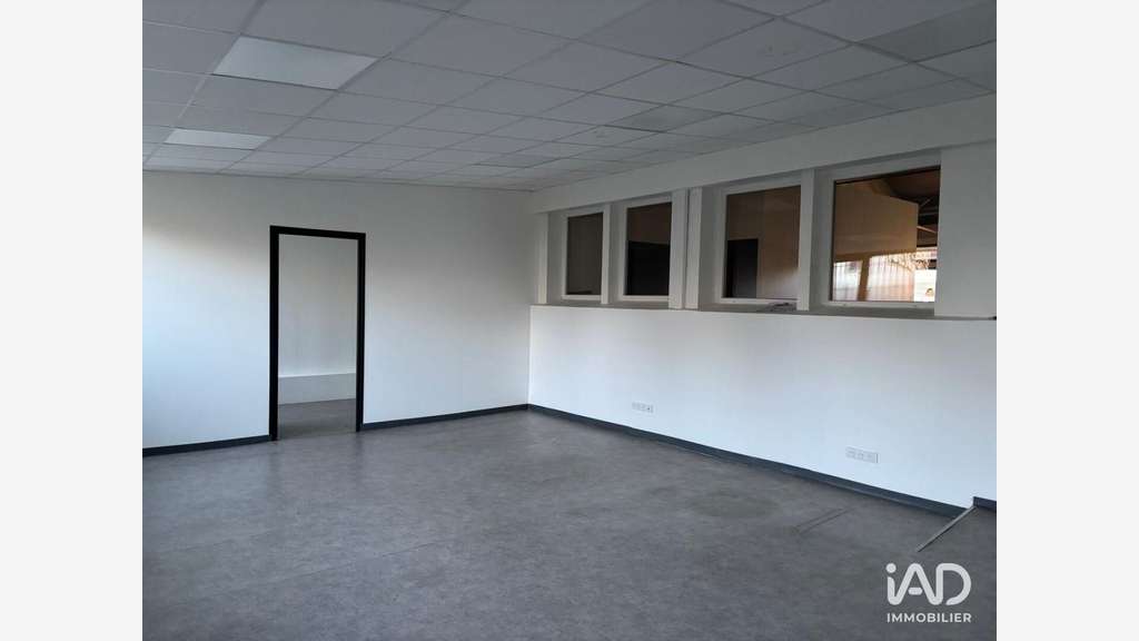 Local commercial à Le Mesnil-Saint-Denis