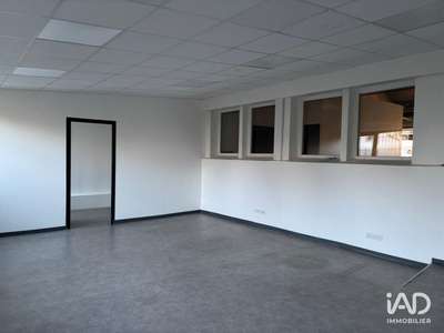 Local commercial à Le Mesnil-Saint-Denis