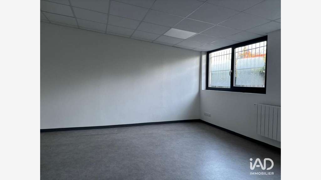 Local commercial à Le Mesnil-Saint-Denis