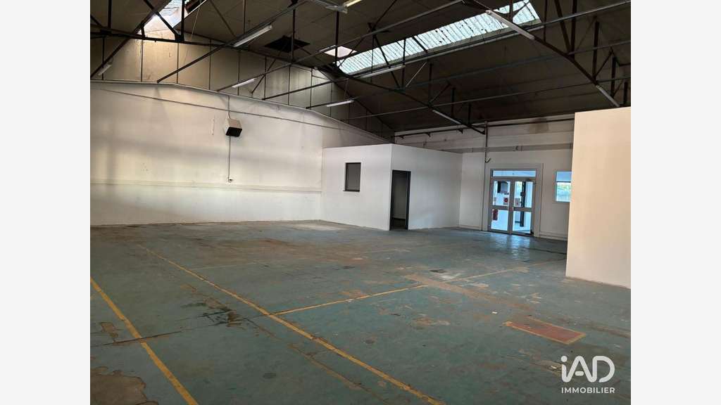 Local commercial à Le Mesnil-Saint-Denis
