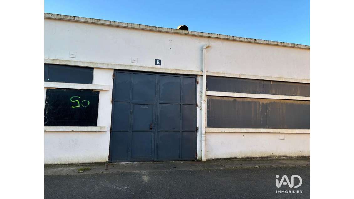 Local commercial à Le Mesnil-Saint-Denis