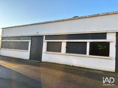 Local commercial à Le Mesnil-Saint-Denis