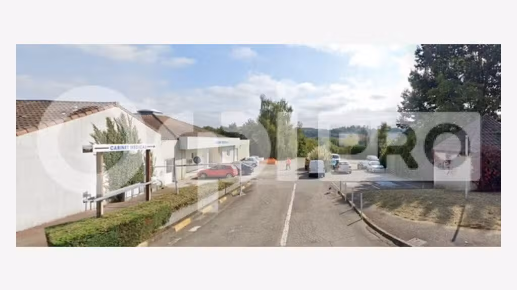 A louer local commercial 216m² Le Palais/Vienne