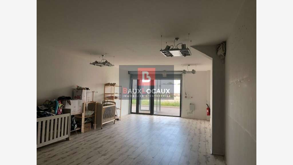 A louer local commercial de 135m² le Pontet