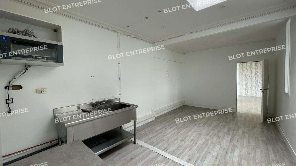 A louer local d'angle 157m² le Pouliguen Poull'go