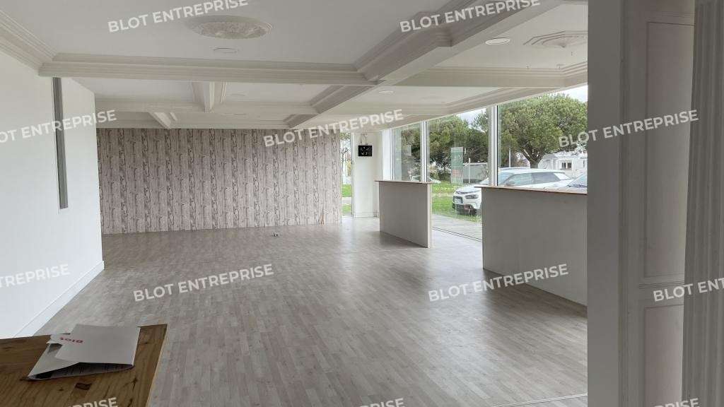 A louer local d'angle 157m² le Pouliguen Poull'go