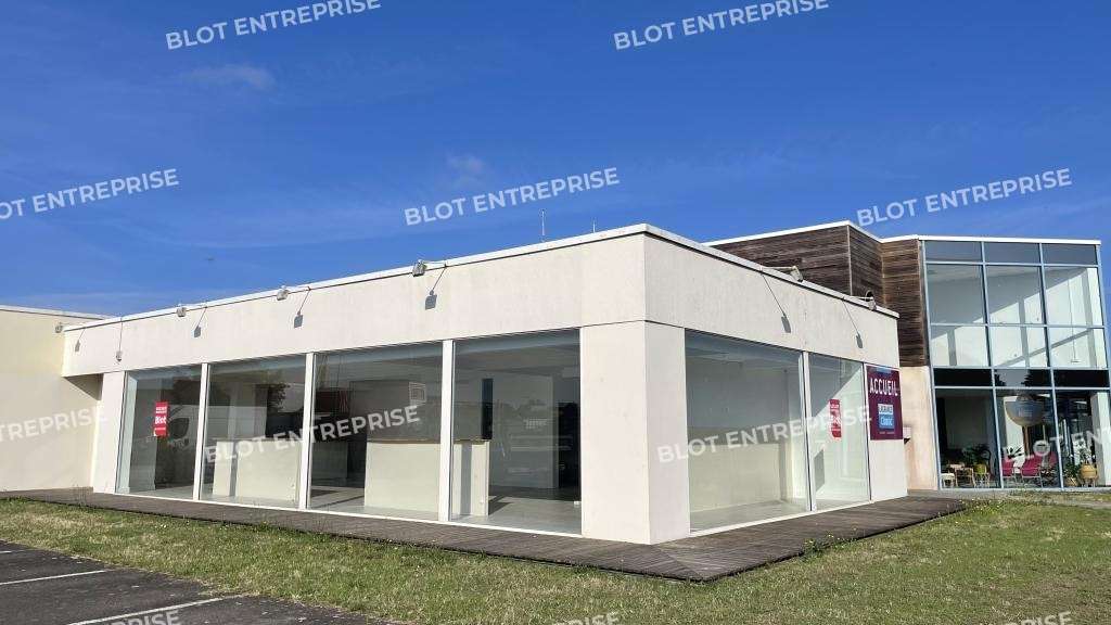 A louer local d'angle 157m² le Pouliguen Poull'go