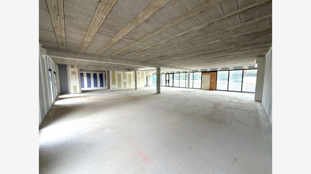 A louer local commercial neuf de 240m² au Pradet