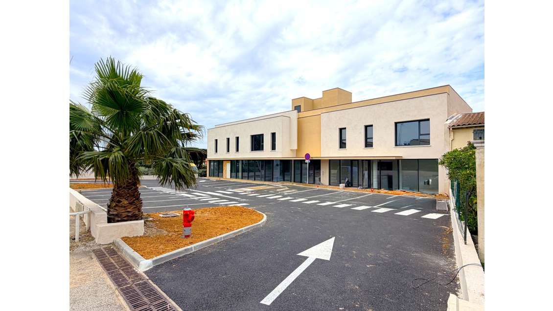 A louer local commercial neuf de 240m² au Pradet