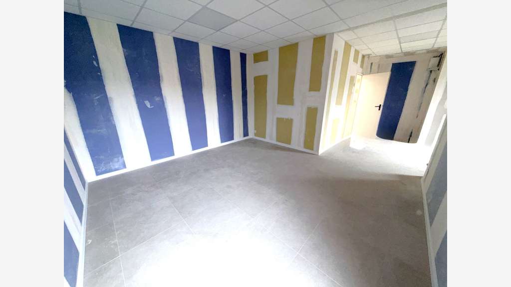 Loue bureaux neufs de 33m² au Pradet axe passant