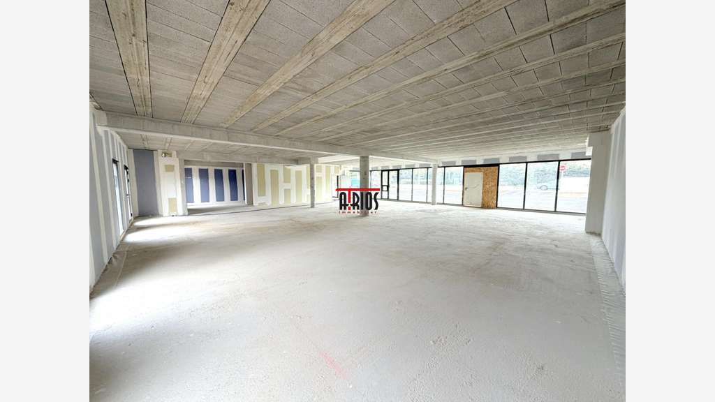 LOCAL COMMERCIAL NEUF DE 240m²