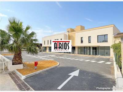 A louer local neuf 240m² axe passant au Pradet
