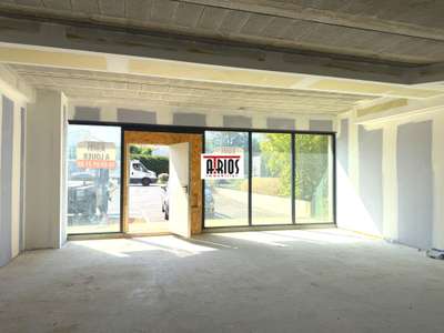 A louer local neuf 240m² axe passant au Pradet