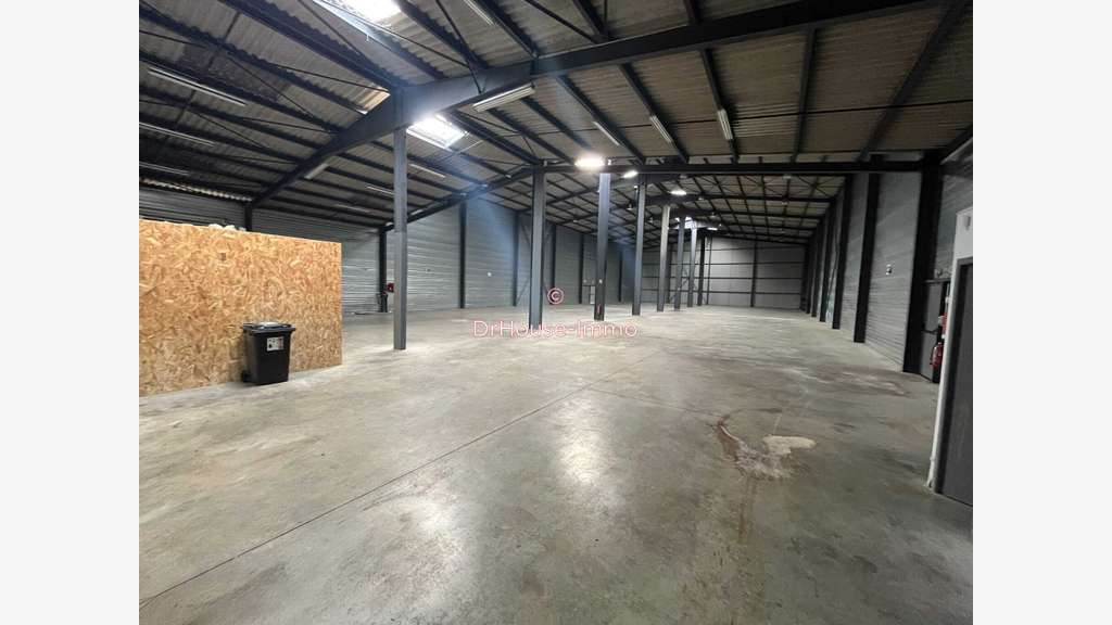 A louer local d'activité de 1224m² au Puy en Velay