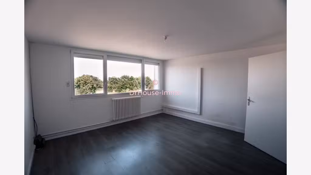 Loue local commercial 2266m² en ZA le Puy en Velay