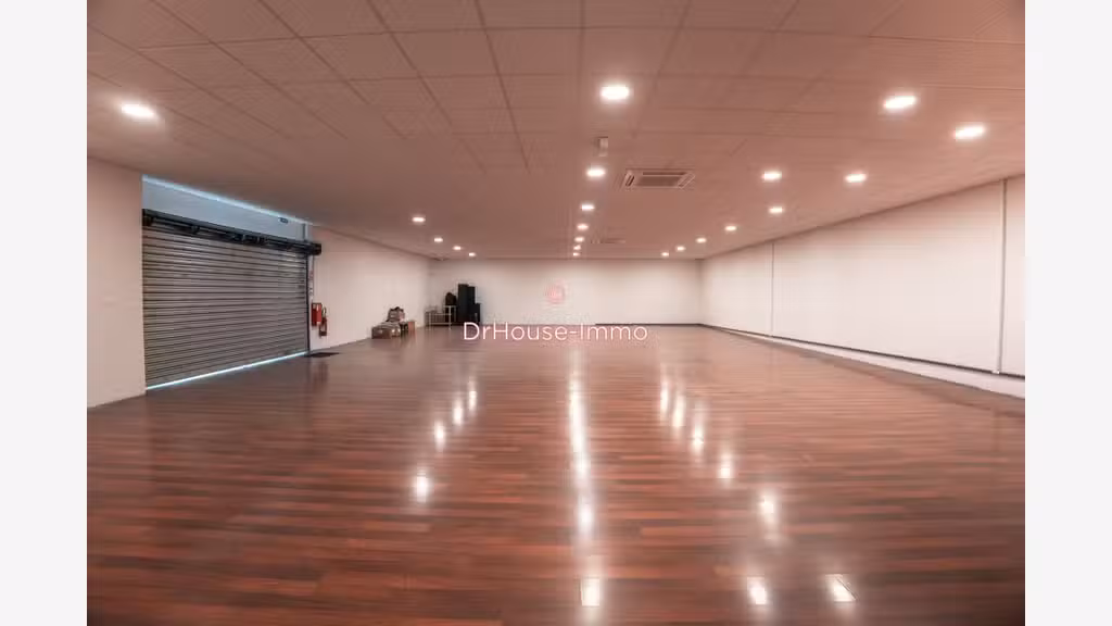 Loue local commercial 2266m² en ZA le Puy en Velay