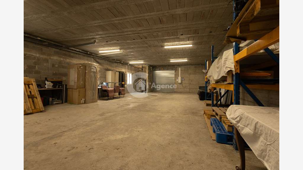 A louer local commercial de 170m² en RDC Le Rouret