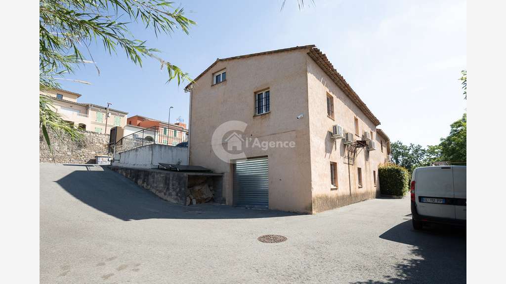 A louer local commercial de 170m² en RDC Le Rouret