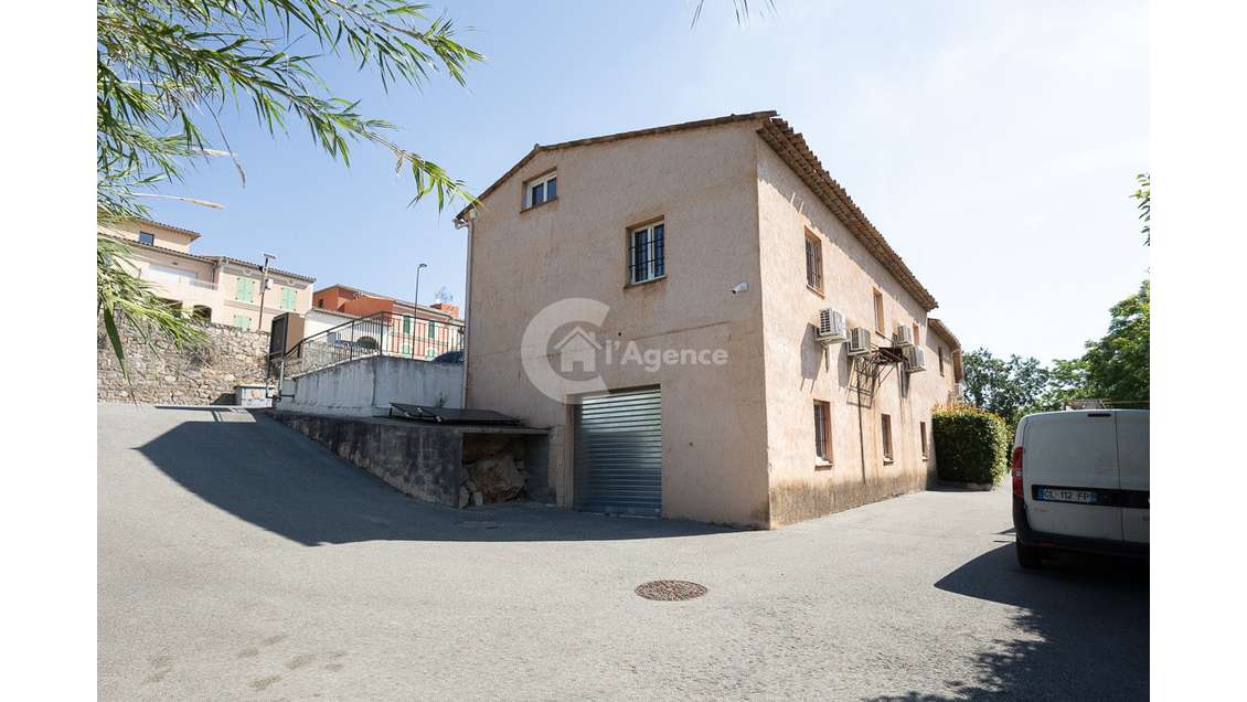 A louer local commercial de 170m² en RDC Le Rouret