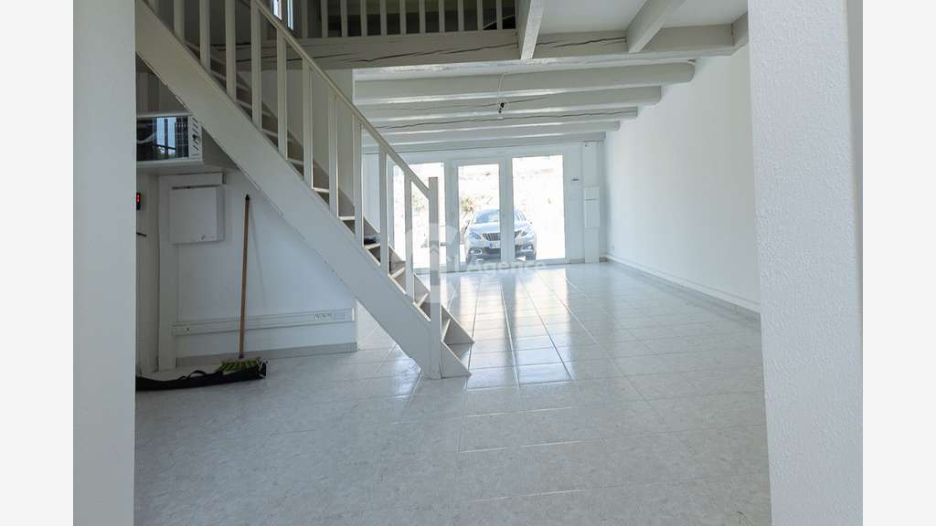 A louer local commercial de 30m² en RDC Le Rouret