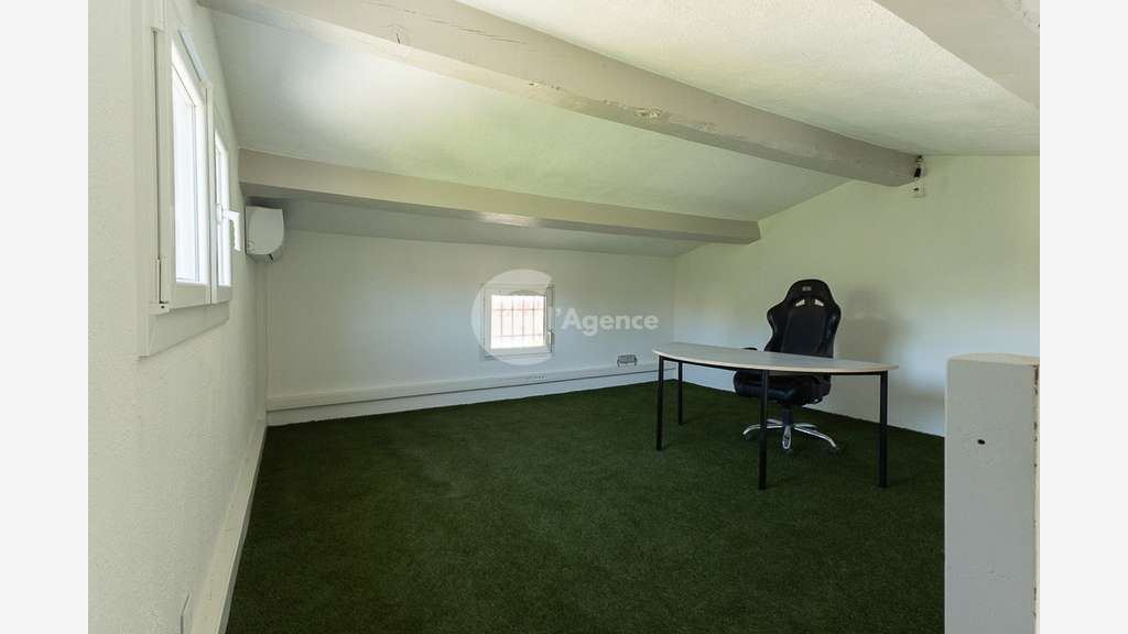 A louer local commercial de 30m² en RDC Le Rouret