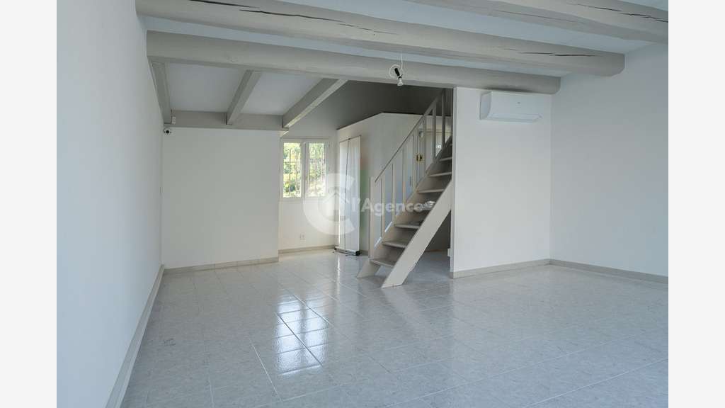 A louer local commercial de 30m² en RDC Le Rouret