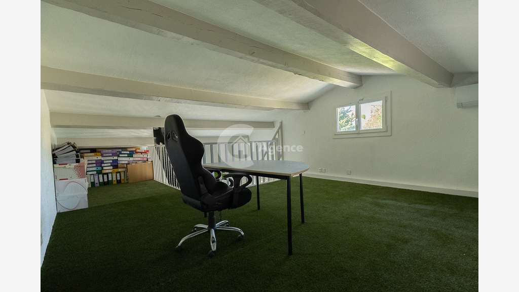 A louer local commercial de 30m² en RDC Le Rouret