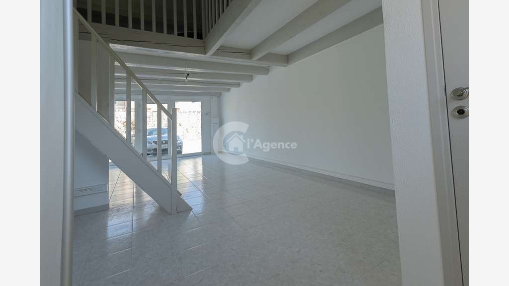 A louer local commercial de 30m² en RDC Le Rouret