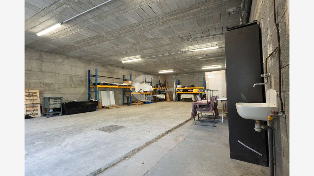 Loue local cial 120m² sur axe principal au Rouret