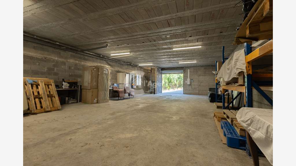 Loue local cial 120m² sur axe principal au Rouret