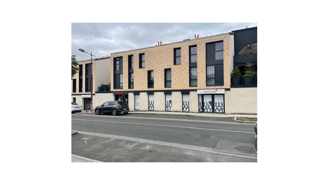 Local commercial 176m² idéalement situé au Taillan