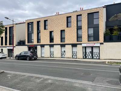 Local commercial 176m² idéalement situé au Taillan
