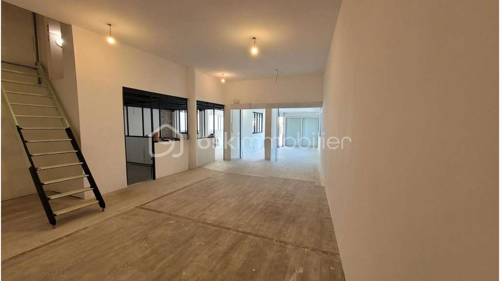 Location Local Commercial de 140 m² Centre-Ville