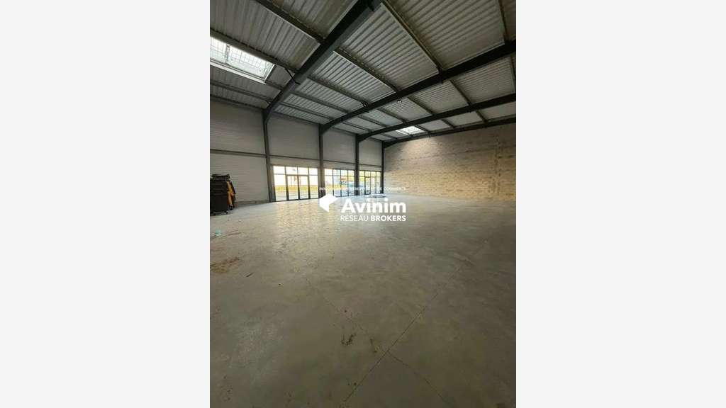 A louer local neuf à partir de 252m² au Thillay