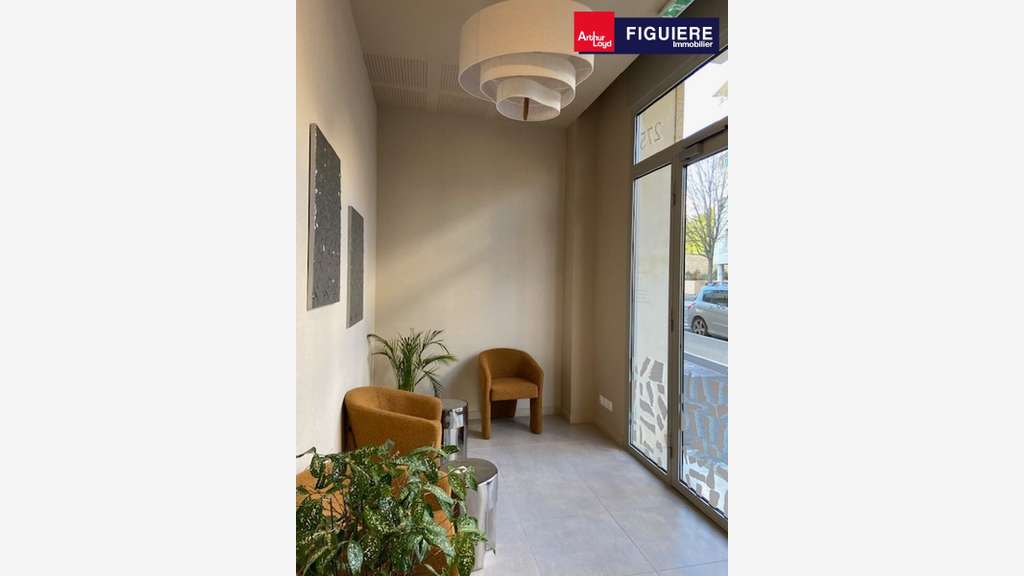 A louer local commercial 98m² Le Tholonet