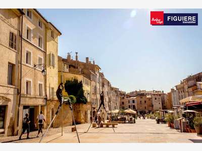 LOCAL COMMERCIAL CENTRE VILLE HISTORIQUE