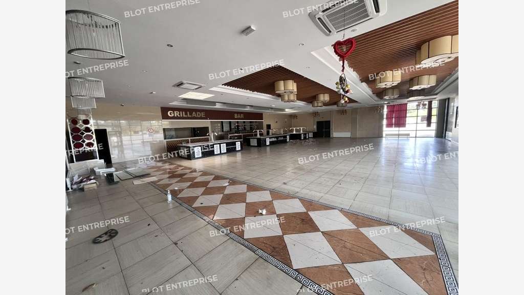 A louer local commercial 600m² en zc Lécousse (35)
