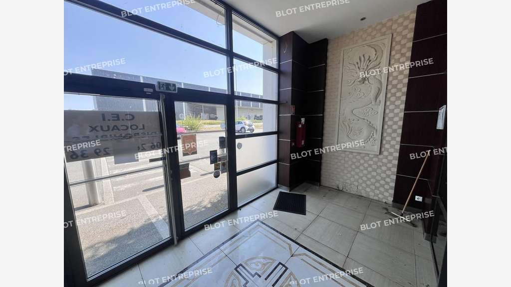 A louer local commercial 600m² en zc Lécousse (35)