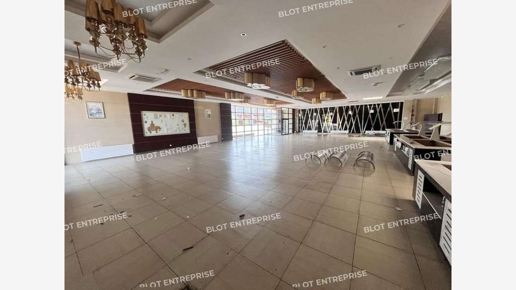A louer local commercial 600m² en zc Lécousse (35)