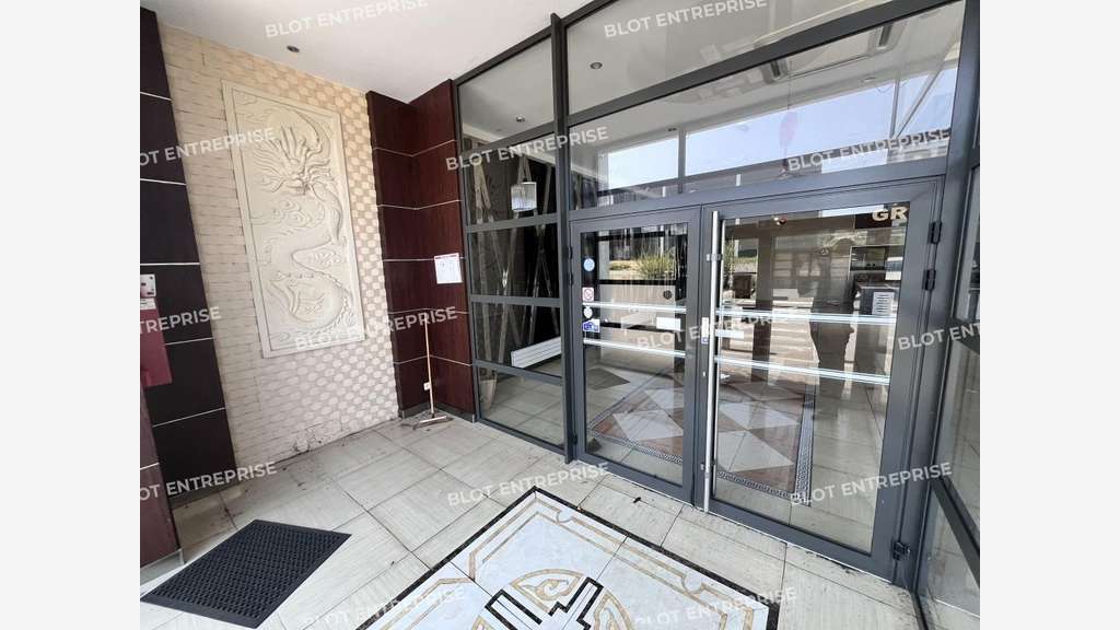 A louer local commercial 600m² en zc Lécousse (35)