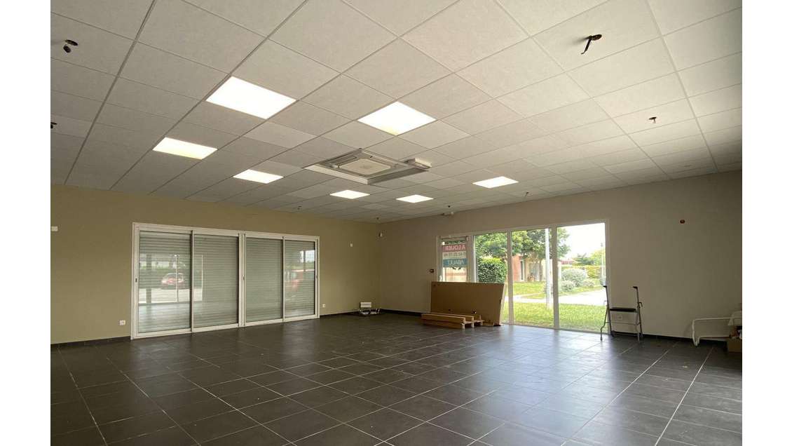 Location locaux professionnels 261m² à Léguevin