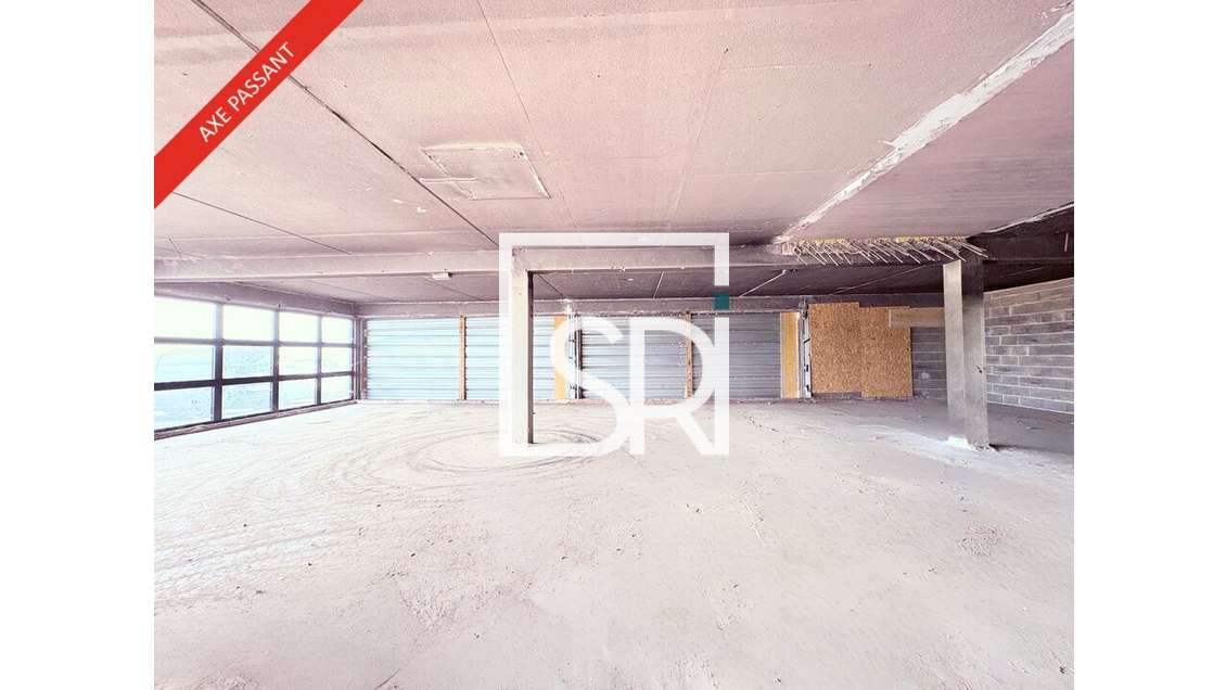 Local à louer dans rue très passante à Lempdes