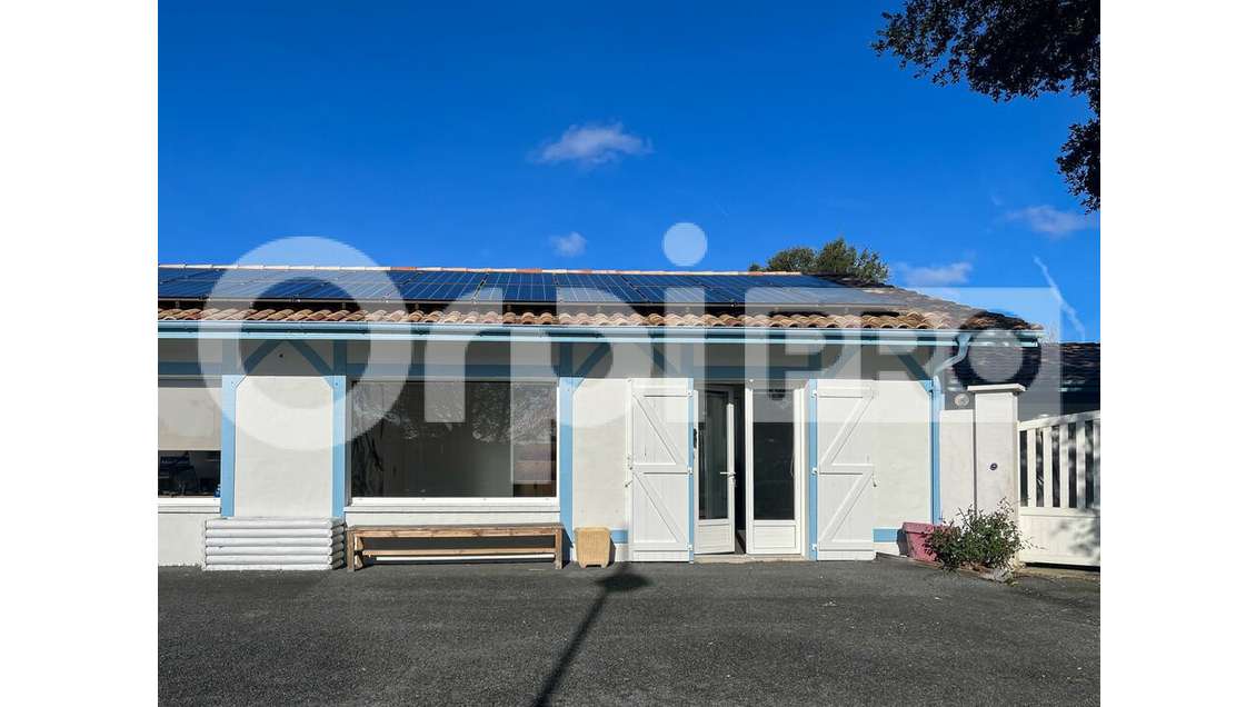 Local très lumineux 49m² à louer à Léon