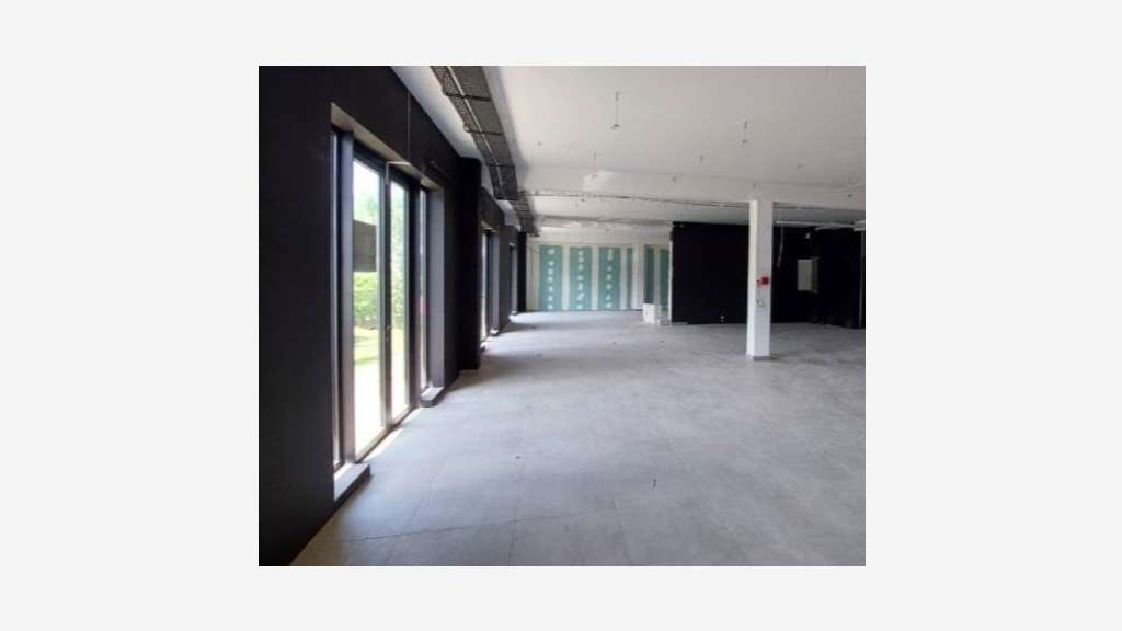 A louer local professionnel 118m² RDC aux Abymes
