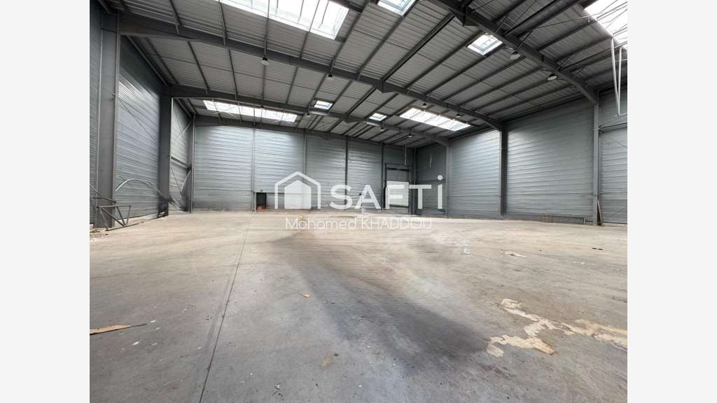 A louer entrepôt 700m² Les Alluets-le-Roi A13