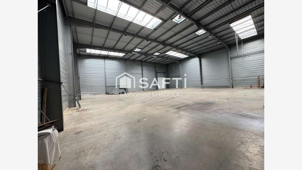 A louer entrepôt 700m² Les Alluets-le-Roi A13