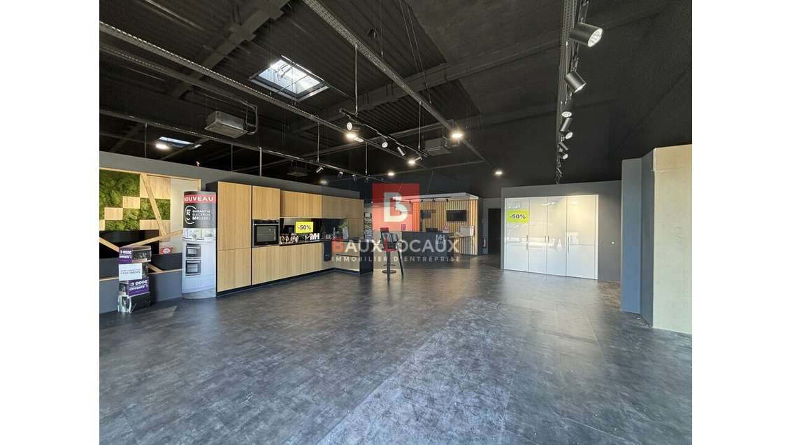 Local 219m² à louer zone commerciale des Angles