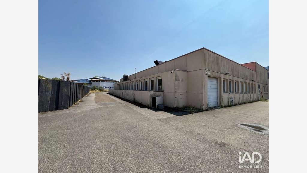 Local commercial à Les Essarts-le-Roi