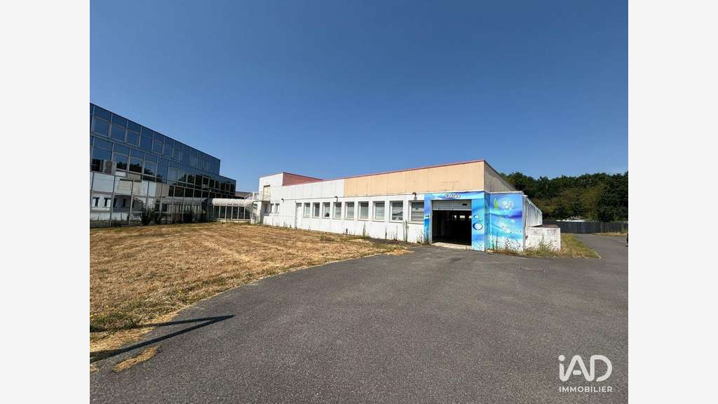 Local commercial à Les Essarts-le-Roi